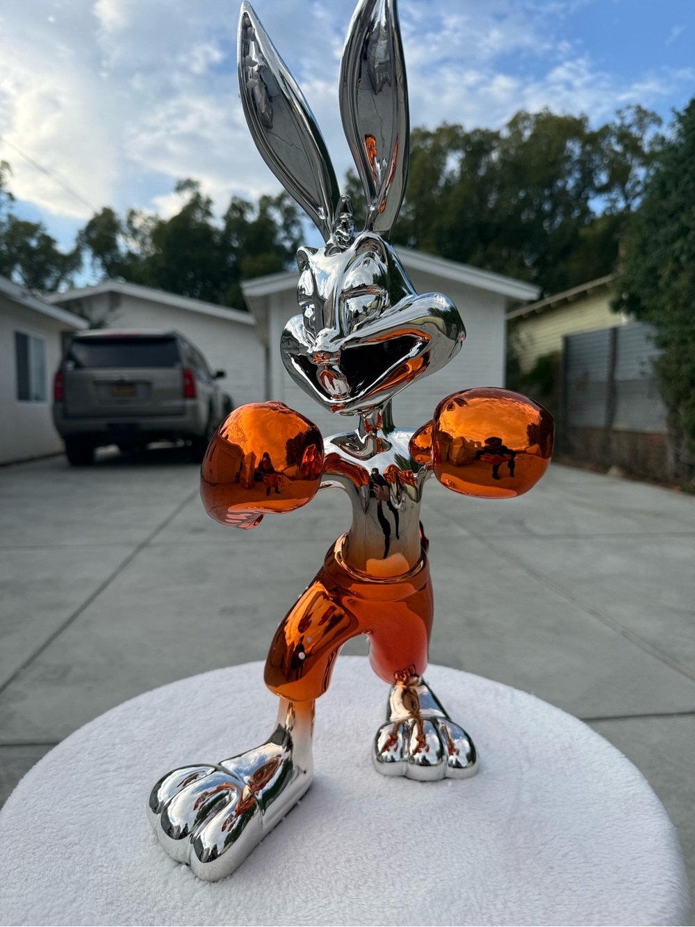 Boxing Bugs Bunny 60cm- 23.8” - Silver Orange